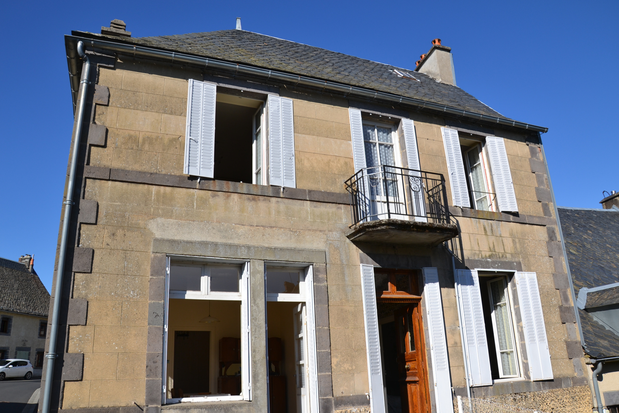 Maison à vendre à St sauves d auvergne, 160 m², 7 pièces – photo 2 sur 20