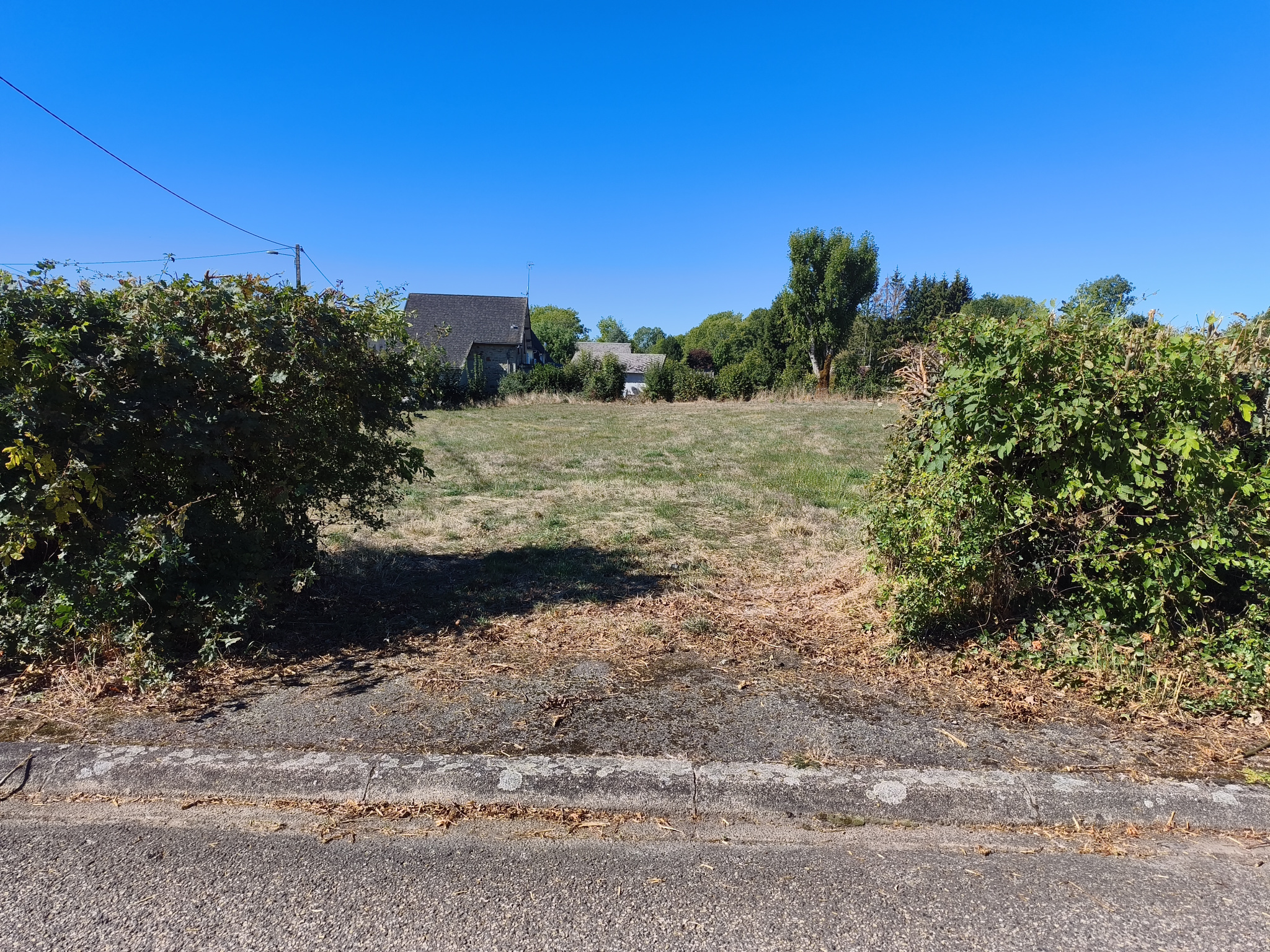 Terrain à vendre à Bogros, 1 965 m² – photo 1 sur 7